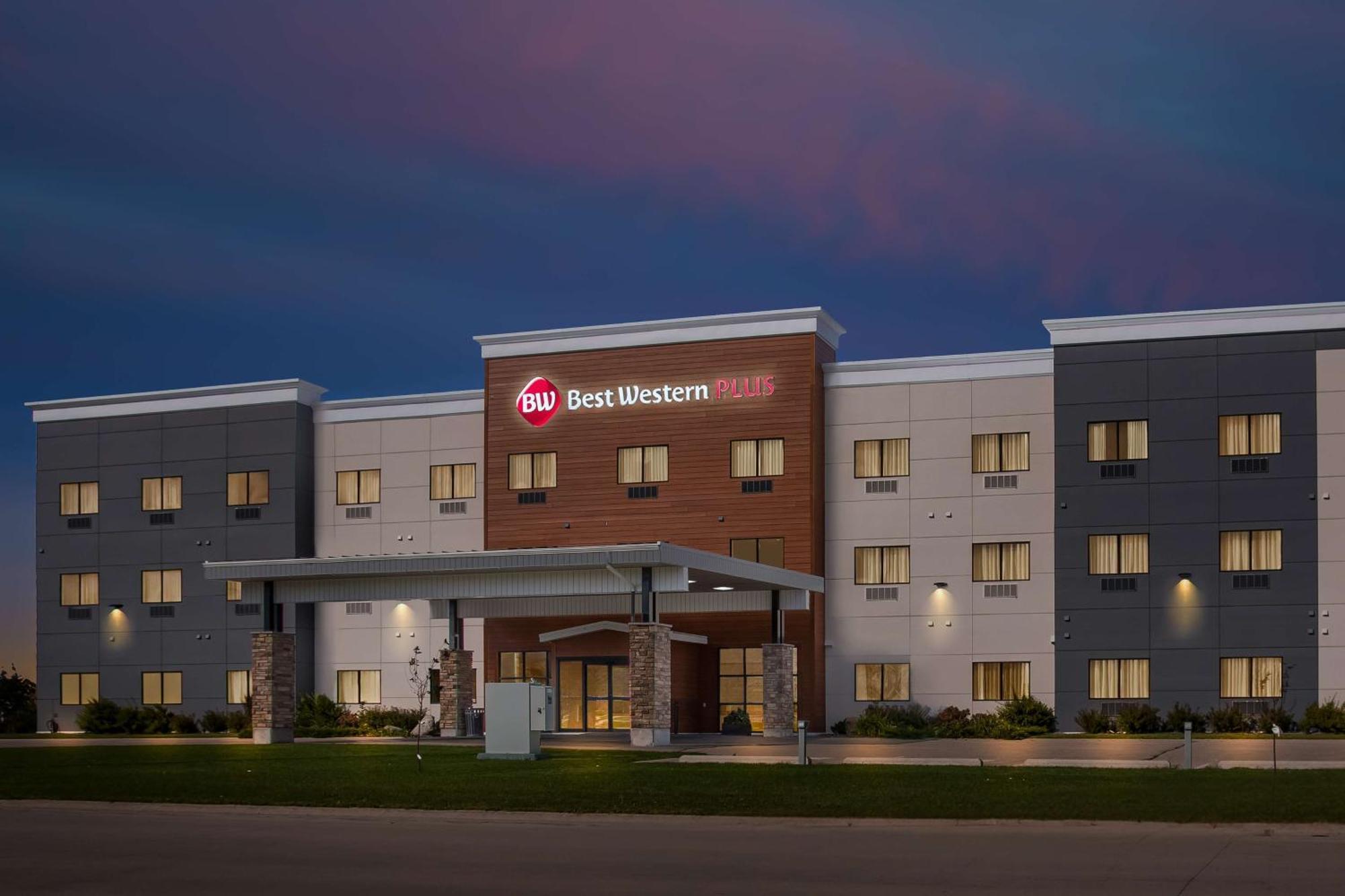 Best Western Plus Morden Exterior photo