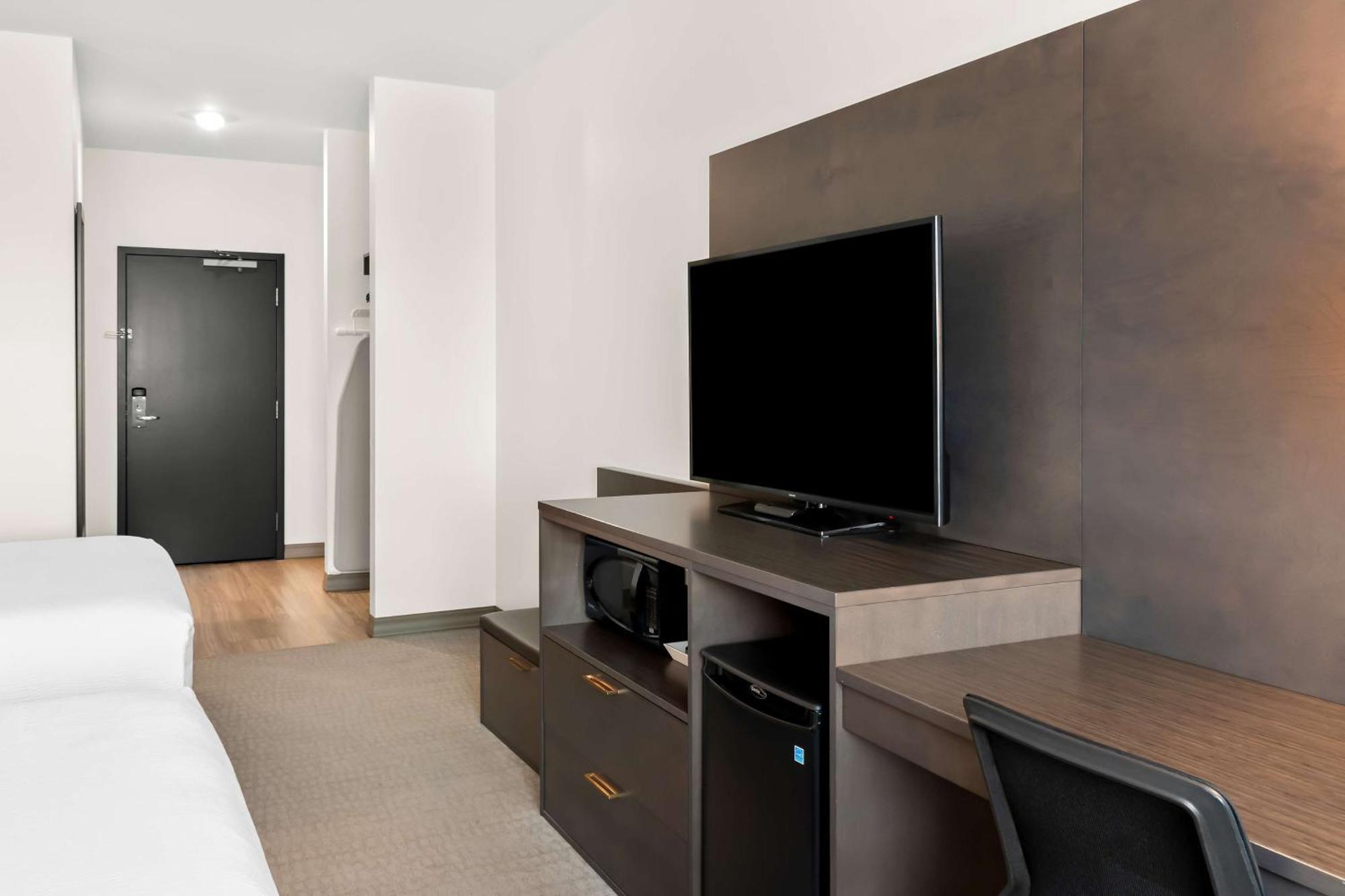 Best Western Plus Morden Exterior photo