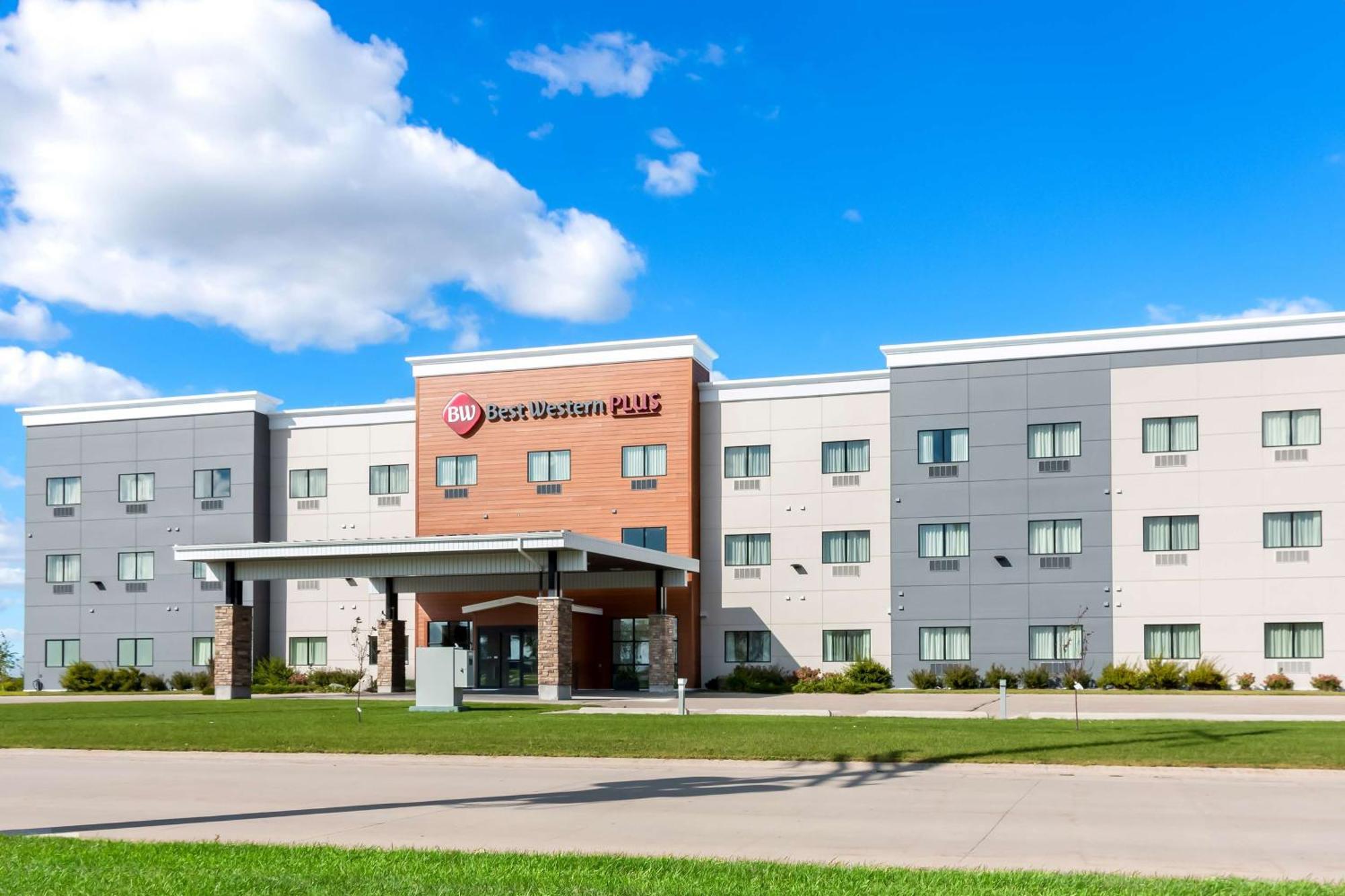 Best Western Plus Morden Exterior photo